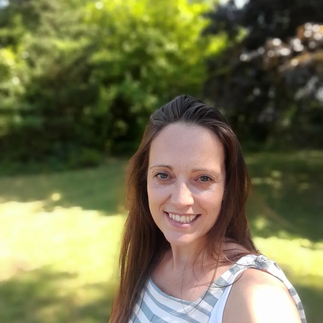 I tried something new today! 
Was very lucky to have a go at paddleboarding today which was lots of fun and I really enjoyed learning something new! Was such a brilliant way to recharge batteries and spend time with friends! 
And I didn't fall in! 